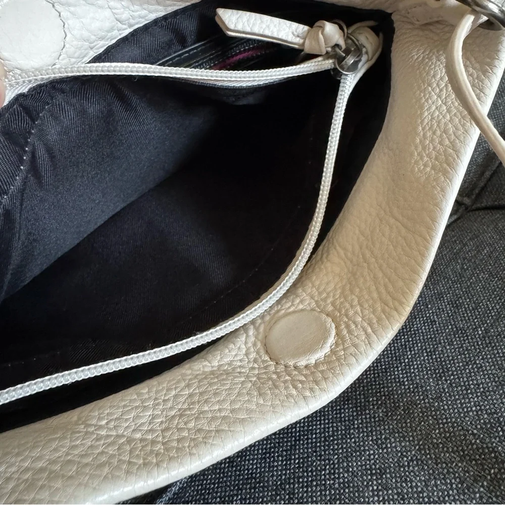 The Sak 100% Leather Cream Shoulder Bag - Picture 7 of 16
